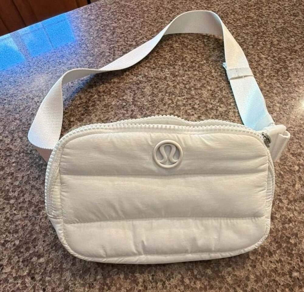 Lululemon Everywhere Belt Bag Wunder Puff White